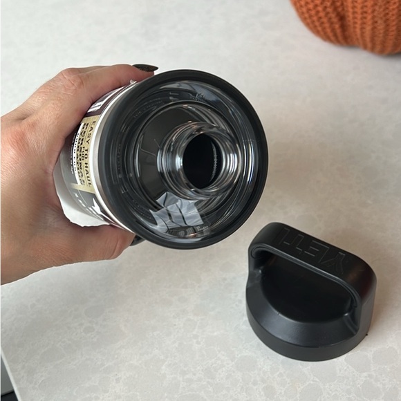 YETI Rambler 18 oz Bottle - Black and White - Picture 4 of 6